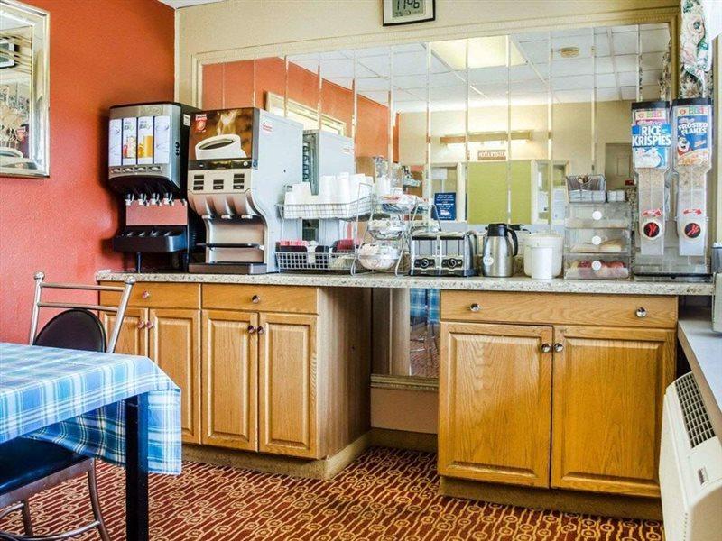 Rodeway Inn Harrisburg Extérieur photo
