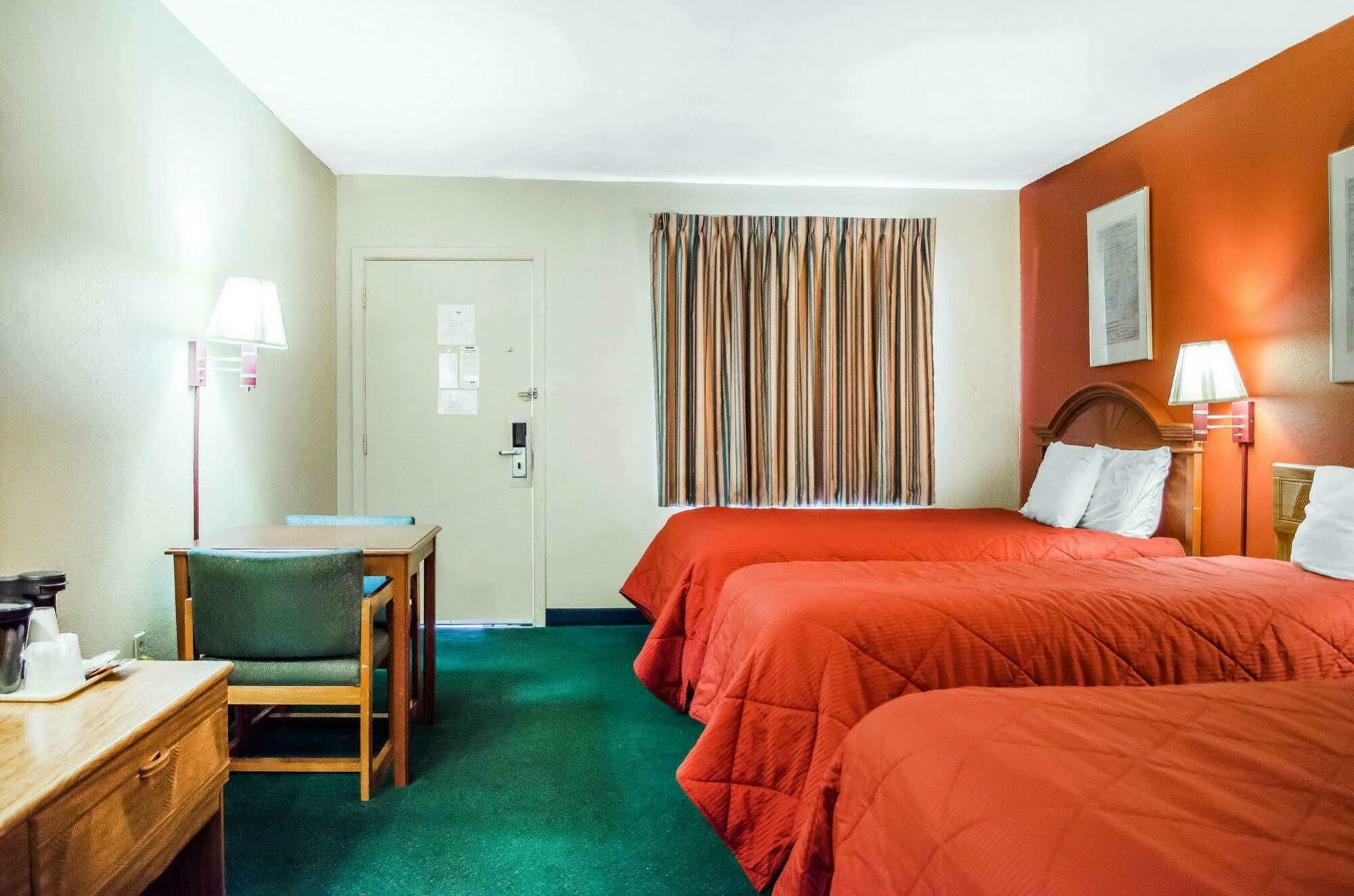 Rodeway Inn Harrisburg Extérieur photo