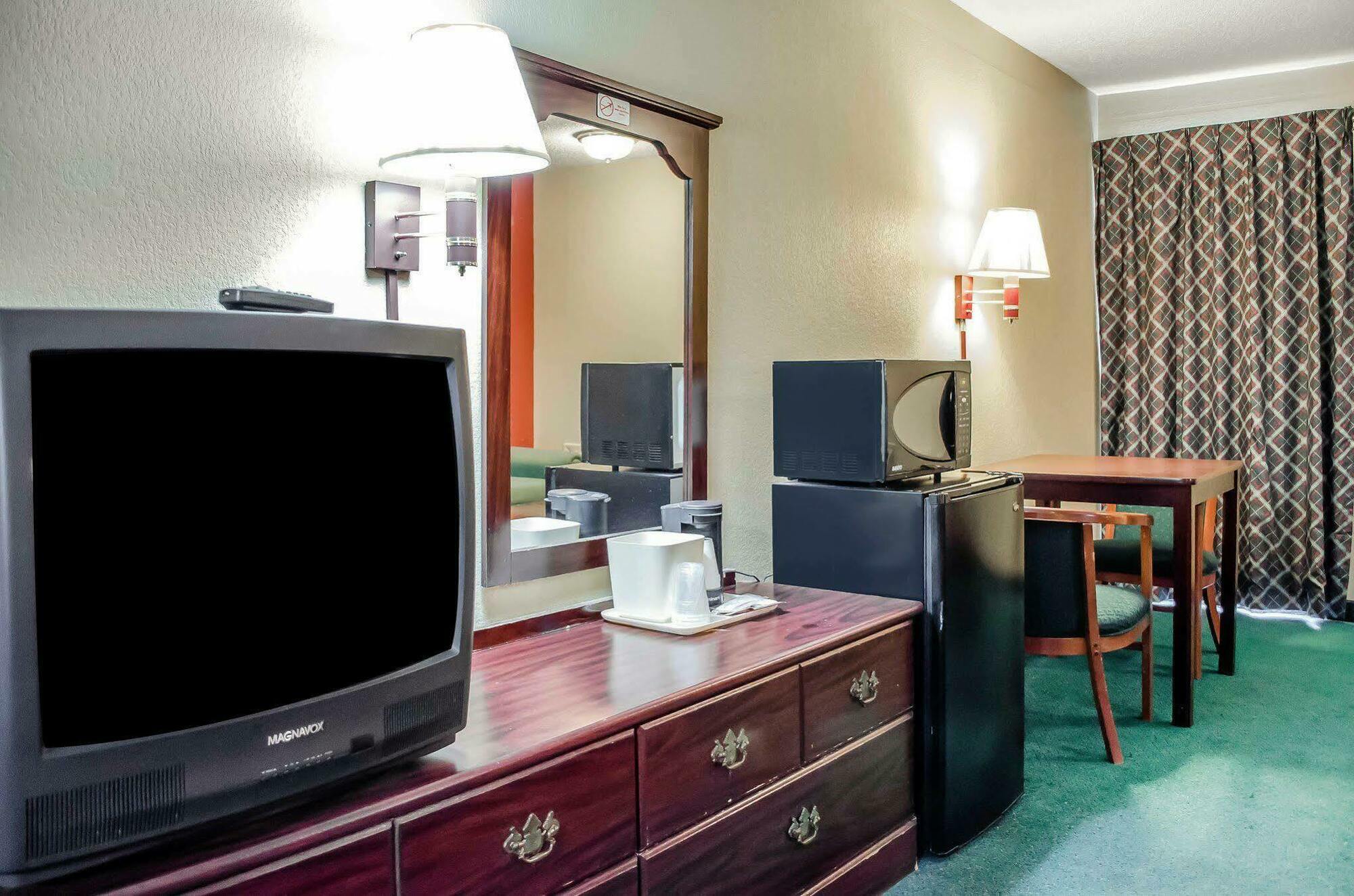 Rodeway Inn Harrisburg Extérieur photo
