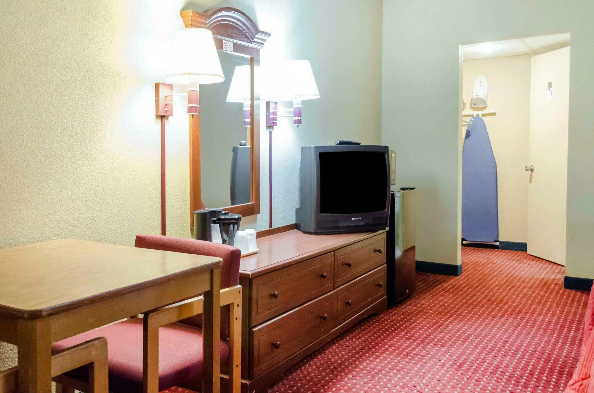 Rodeway Inn Harrisburg Extérieur photo